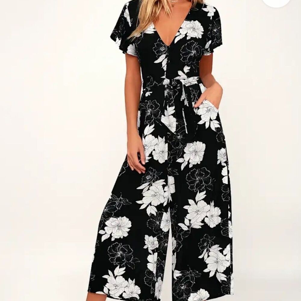 Lulus North Pacific Black White Floral Culotte Jumpsuit Size Large Gauzy Pockets